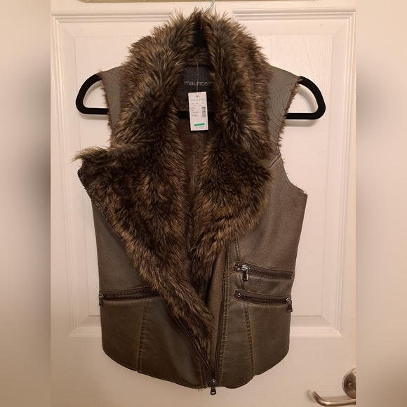 Faux leather  bomber vest. - Picture 2 of 4